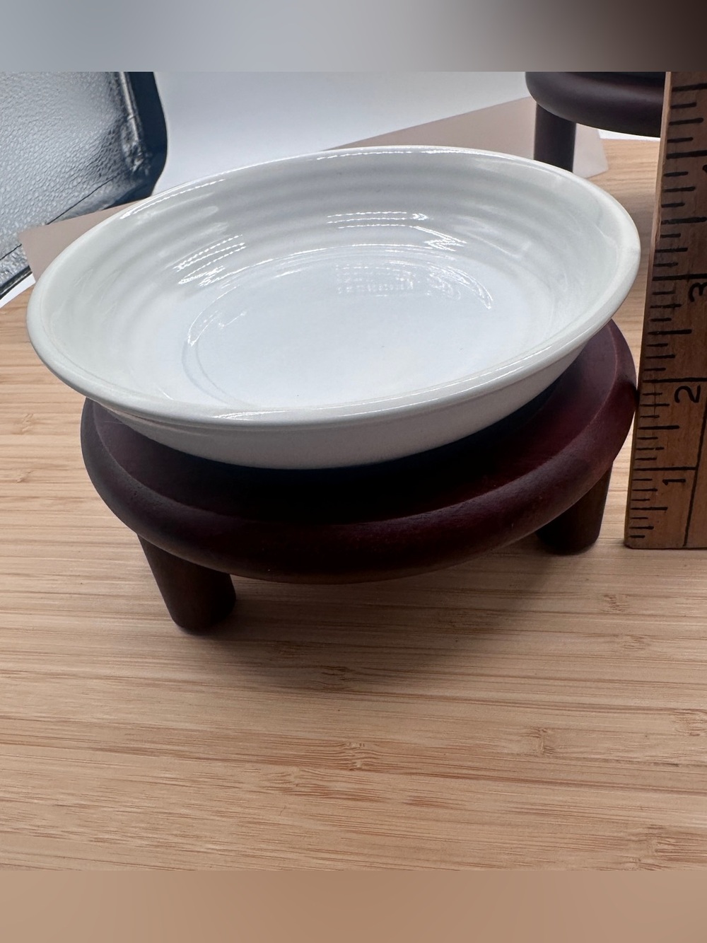 Set of two elevated bowls for cats on two adjustable heights on acacia platform - Picture 8 of 16